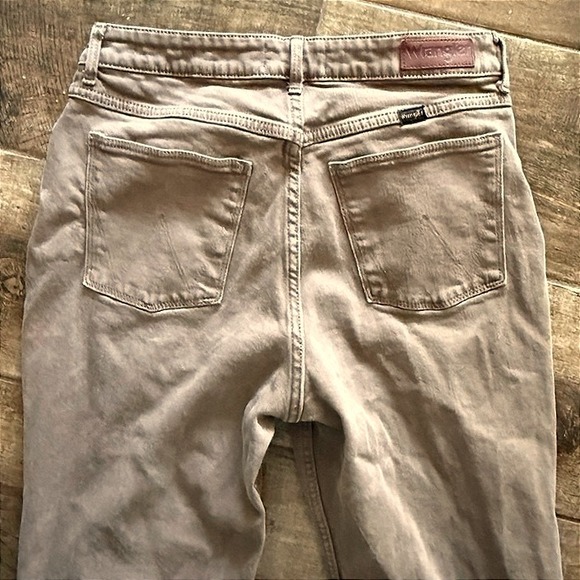 Wrangler Western Womens High-Rise Granite Fierce Flare Jeans,Brown, 10/30x32 - Picture 9 of 11